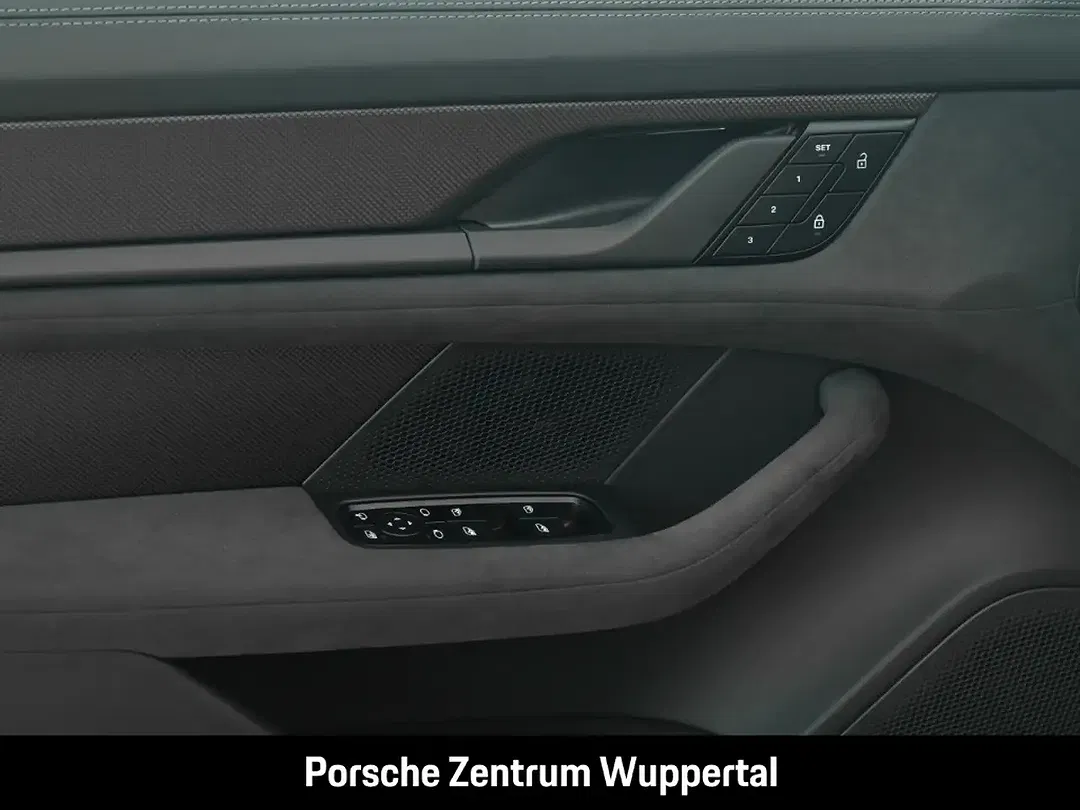 Porsche Taycan - Thumbnail 13