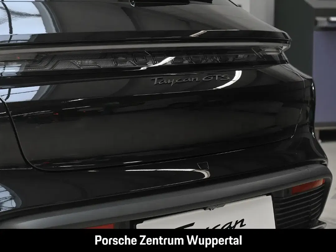 Porsche Taycan - Thumbnail 9
