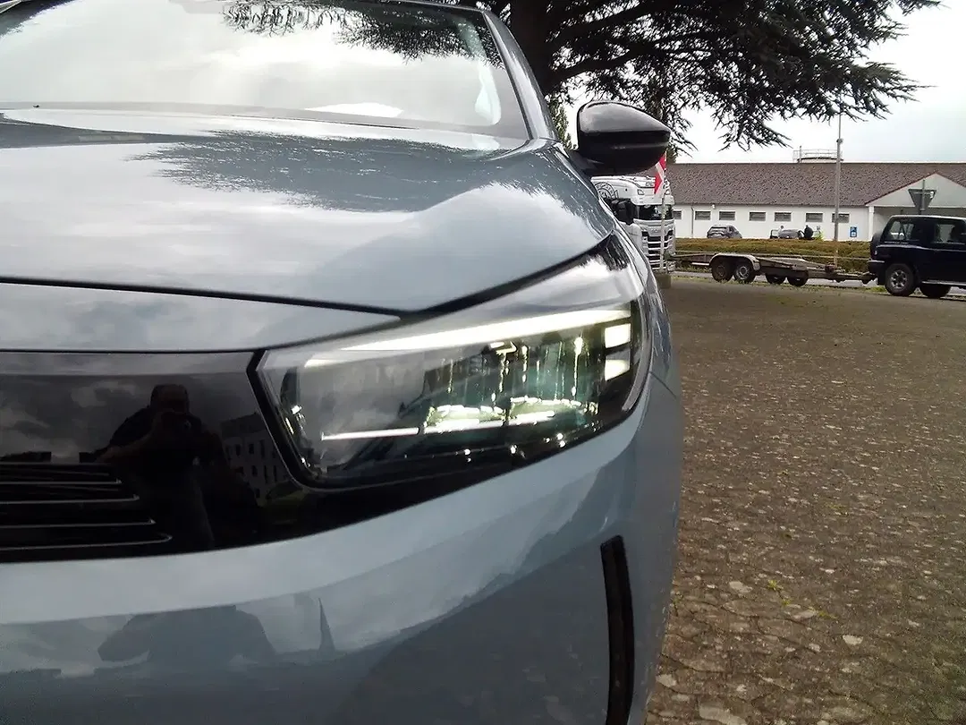 Opel Corsa - Thumbnail 3