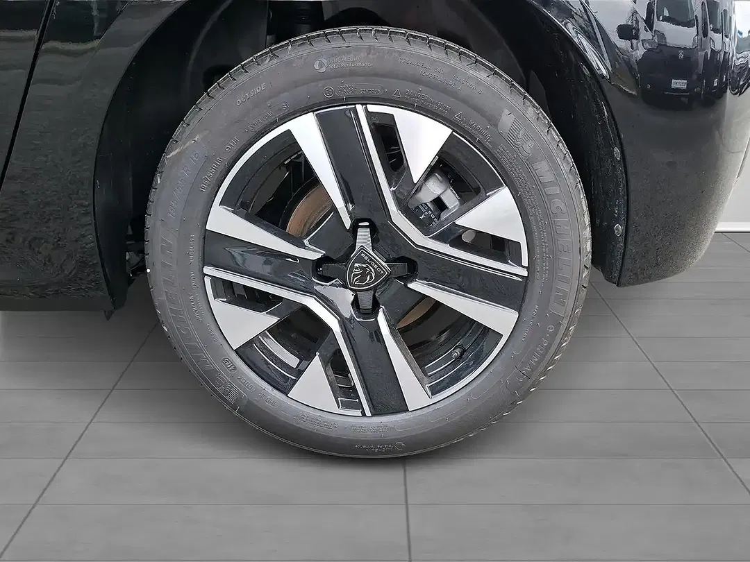 Peugeot 208 - Thumbnail 2