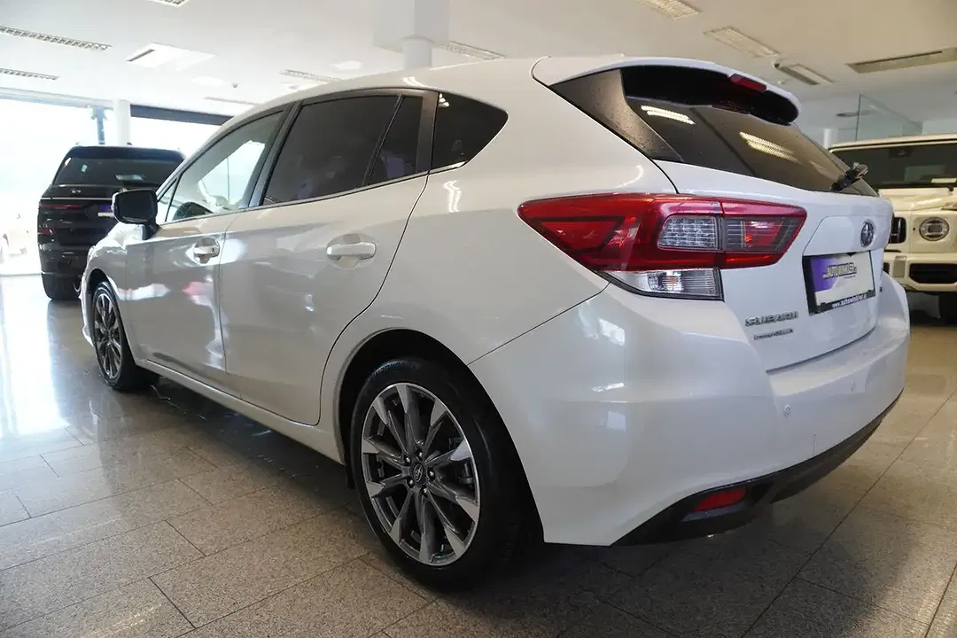 Subaru Impreza - Thumbnail 4