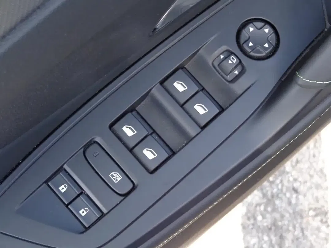 Peugeot 408 - Thumbnail 12