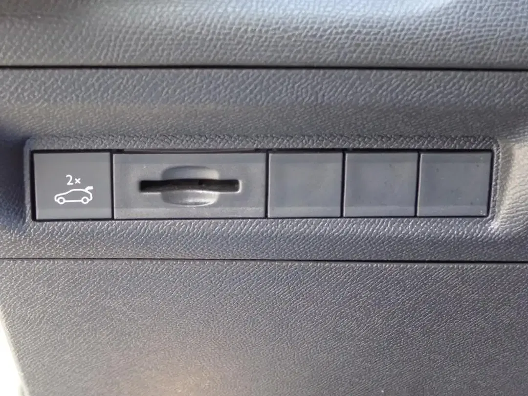 Peugeot 408 - Thumbnail 14
