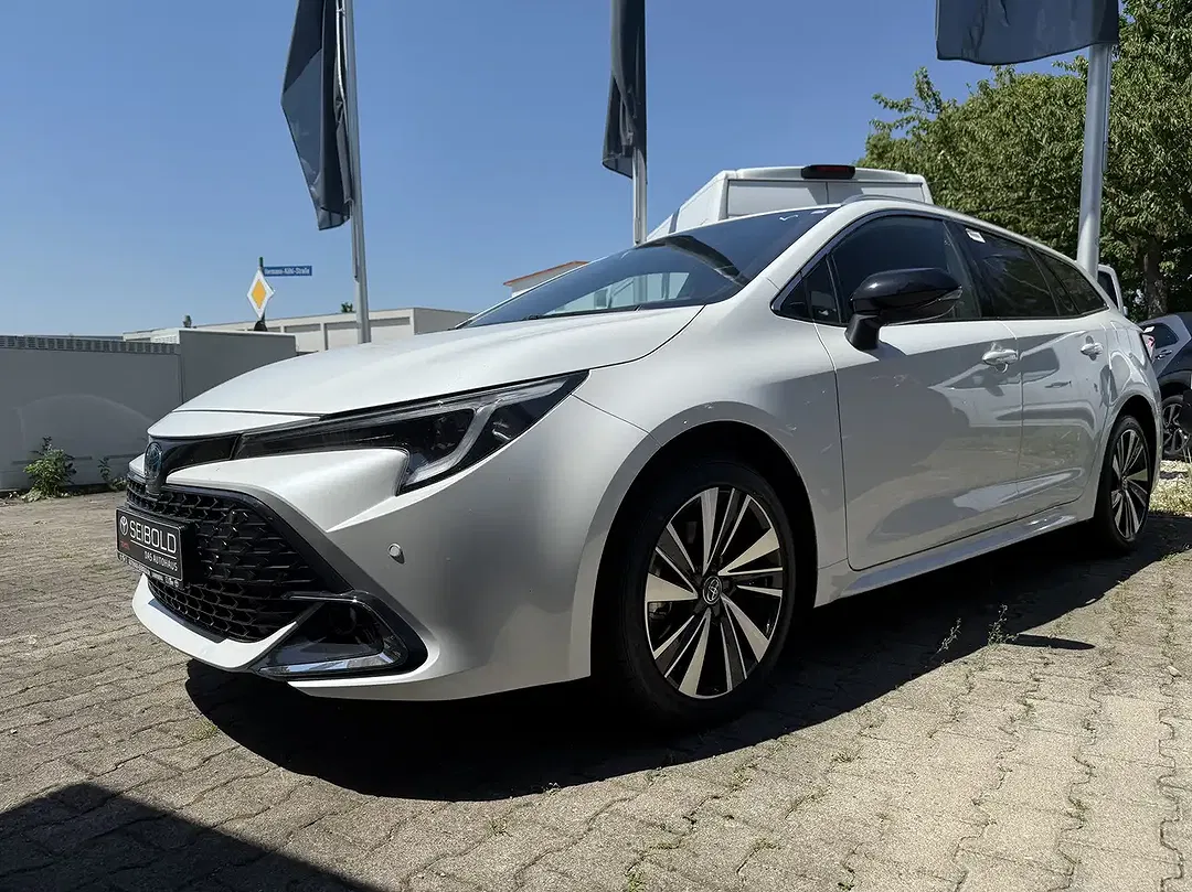 Toyota Corolla - Thumbnail 1