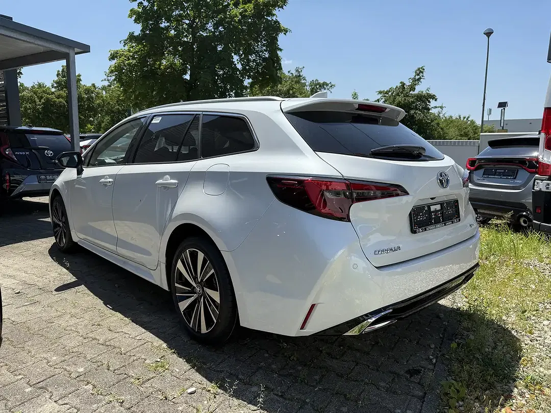 Toyota Corolla - Thumbnail 4