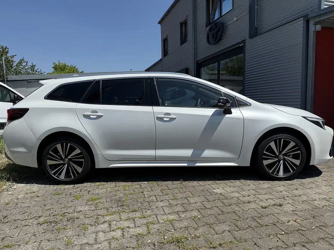 Toyota Corolla - Thumbnail 5