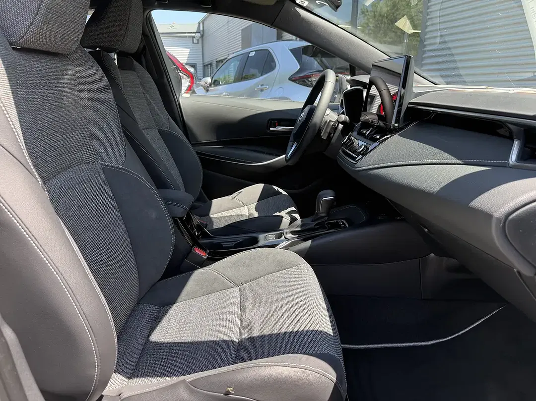 Toyota Corolla - Thumbnail 6