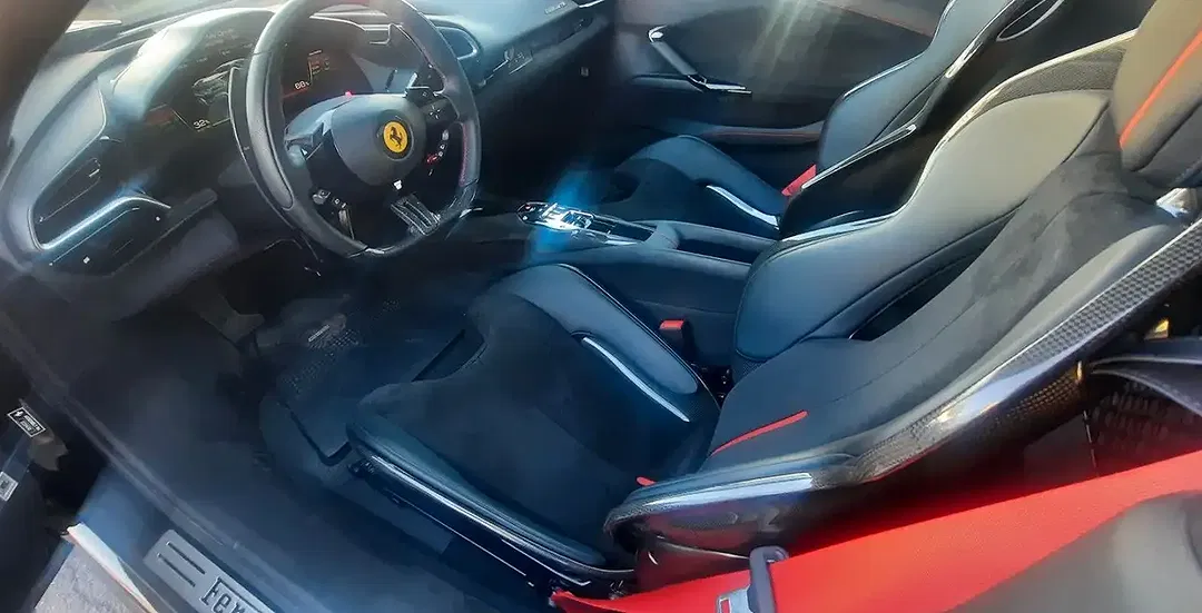 Ferrari 296 GTB - Thumbnail 12