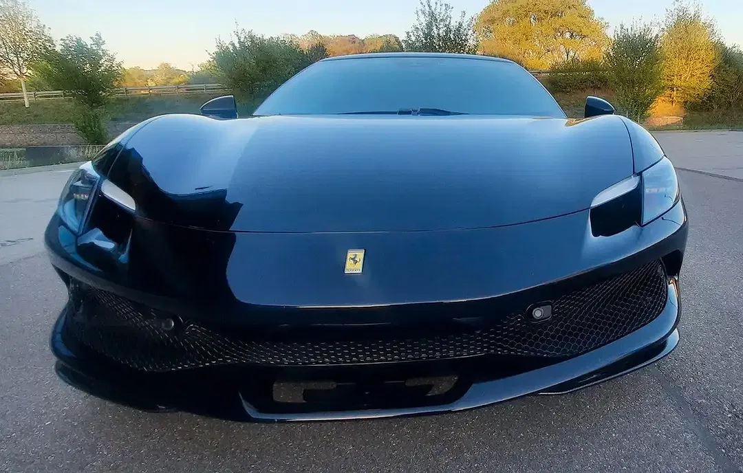 Ferrari 296 GTB - Thumbnail 2