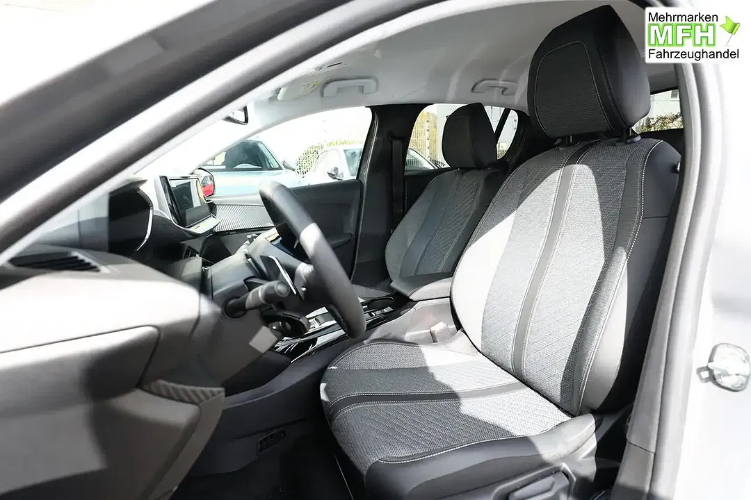 Peugeot 208 - Thumbnail 5