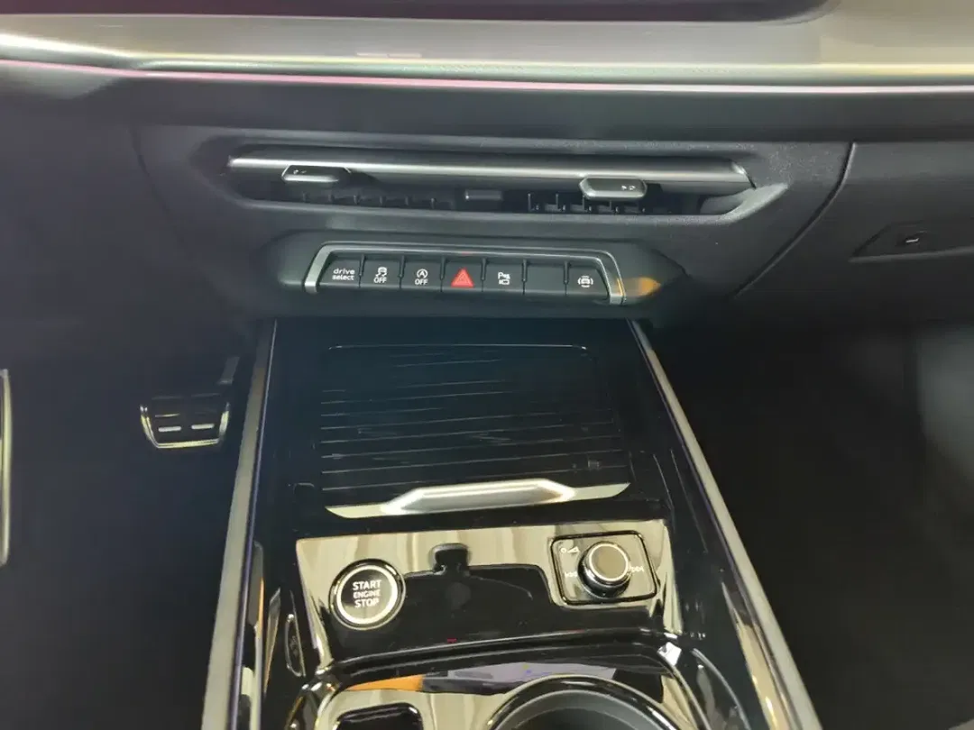 Audi Q3 - Thumbnail 11