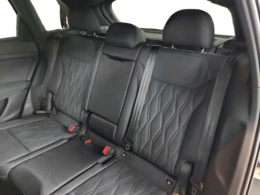 Audi Q3 - Thumbnail 14