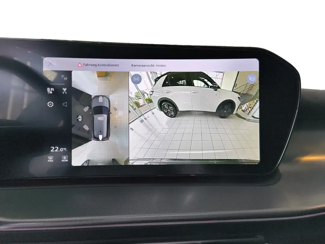 Audi Q3 - Thumbnail 15