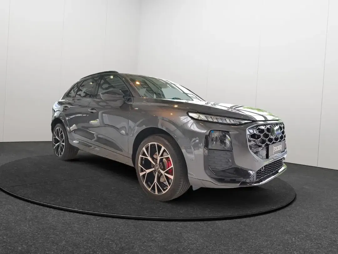 Audi Q3 - Thumbnail 3