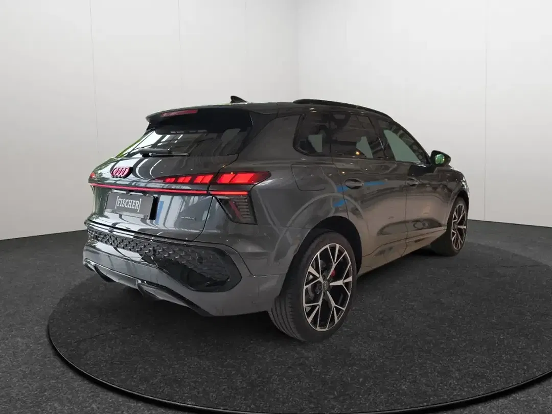 Audi Q3 - Thumbnail 5