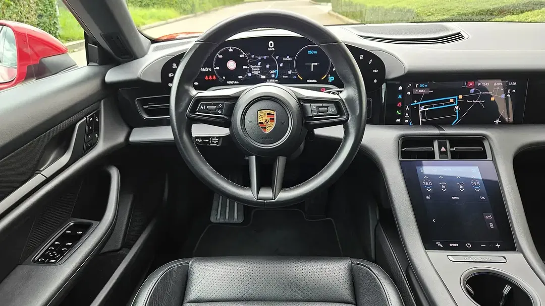 Porsche Taycan - Thumbnail 10