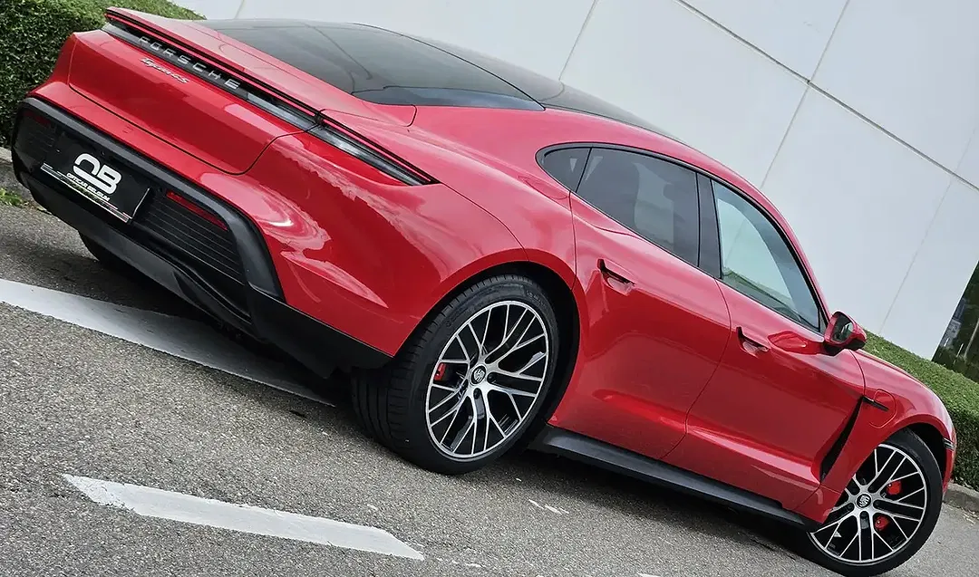 Porsche Taycan - Thumbnail 2
