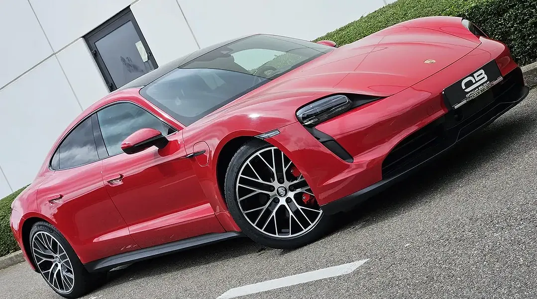Porsche Taycan - Thumbnail 5