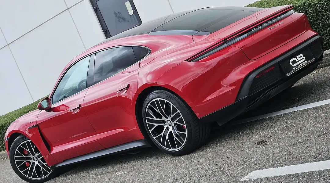 Porsche Taycan - Thumbnail 6