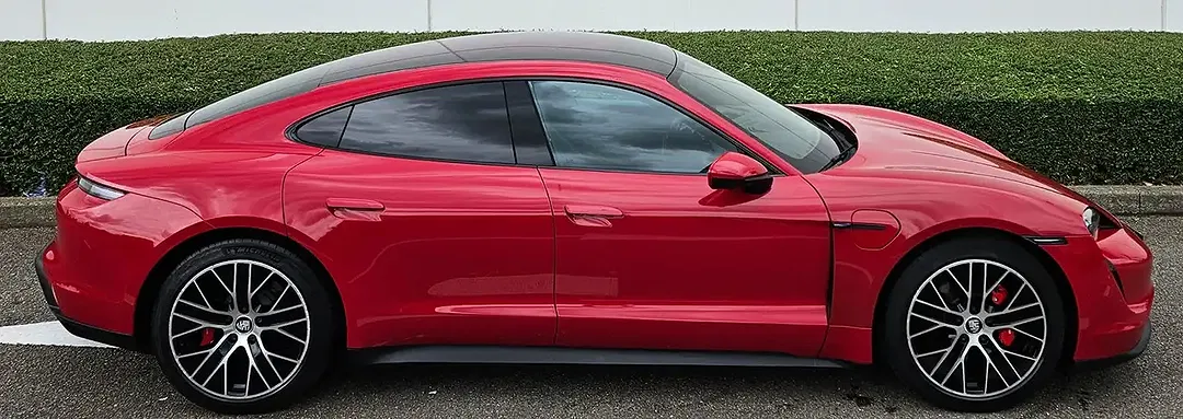 Porsche Taycan - Thumbnail 7