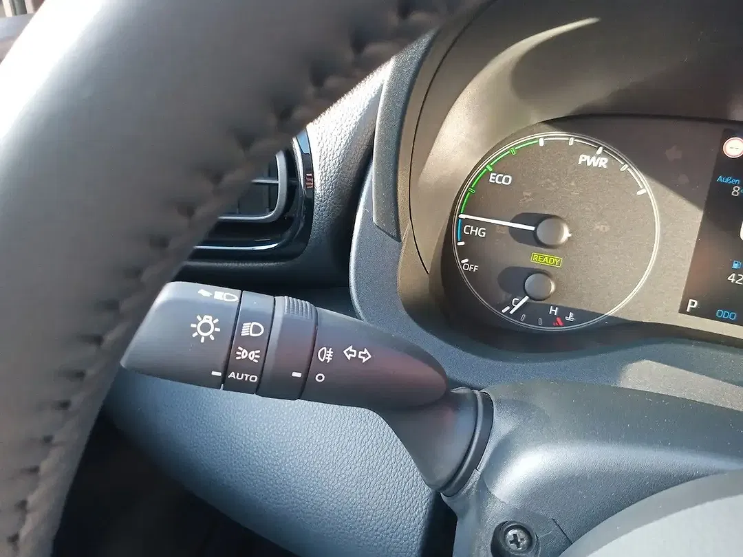 Toyota Yaris - Thumbnail 10