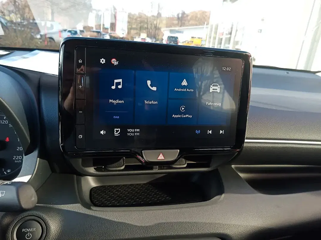 Toyota Yaris - Thumbnail 11