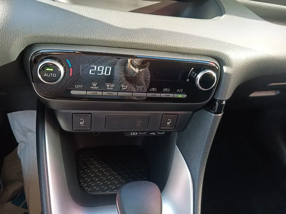 Toyota Yaris - Thumbnail 13