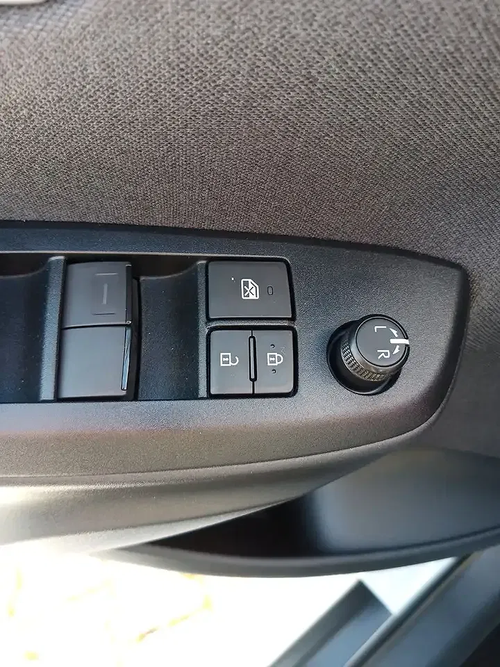 Toyota Yaris - Thumbnail 16