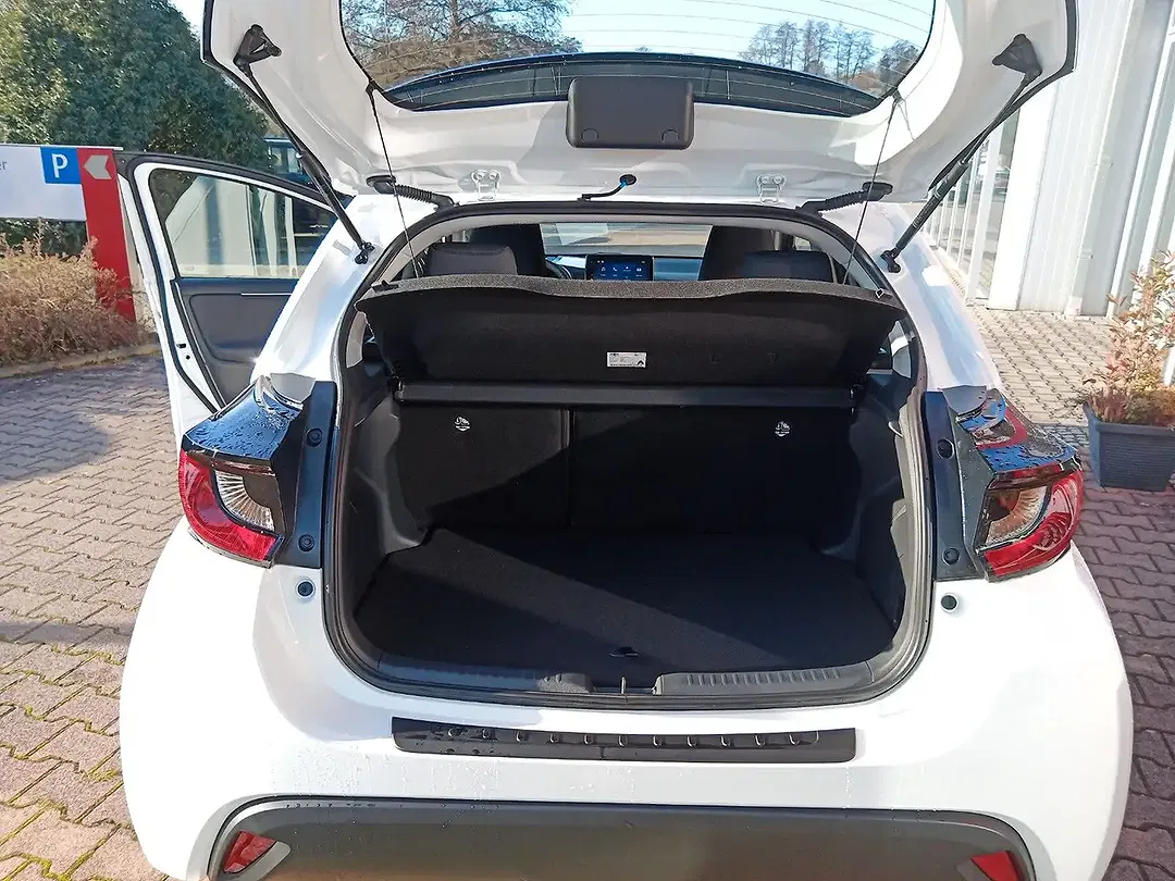 Toyota Yaris - Thumbnail 19