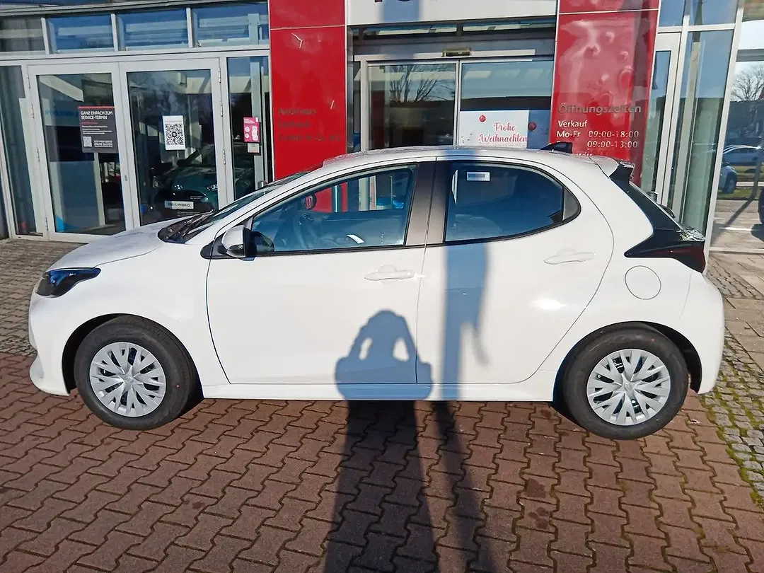 Toyota Yaris - Thumbnail 2