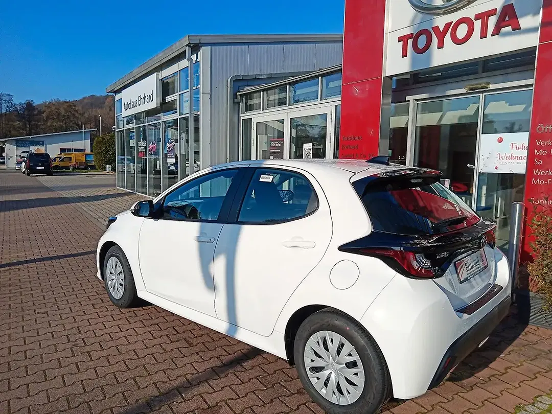 Toyota Yaris - Thumbnail 3