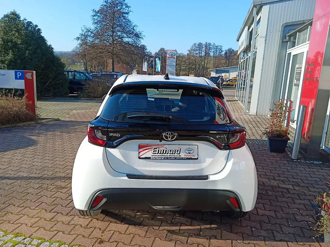 Toyota Yaris - Thumbnail 4