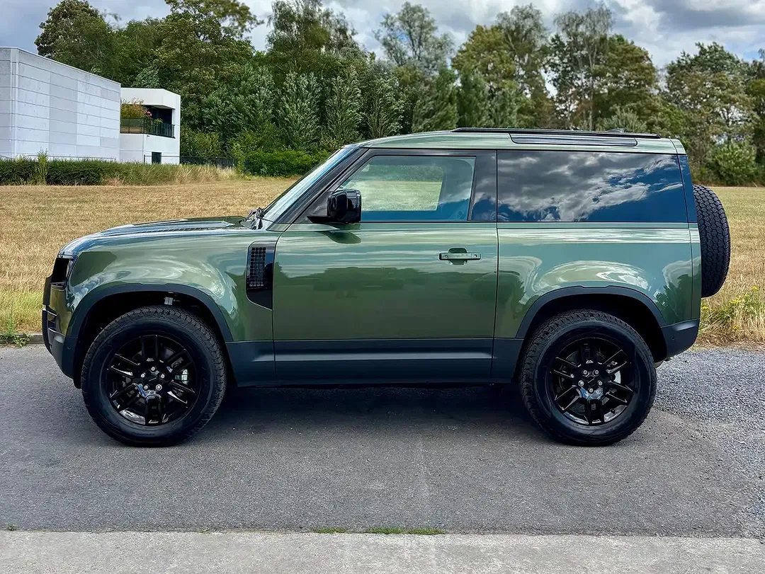 Land Rover Defender - Thumbnail 2