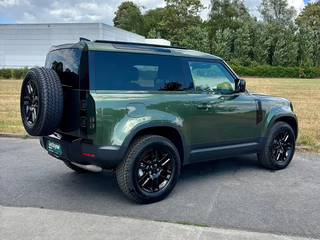 Land Rover Defender - Thumbnail 4