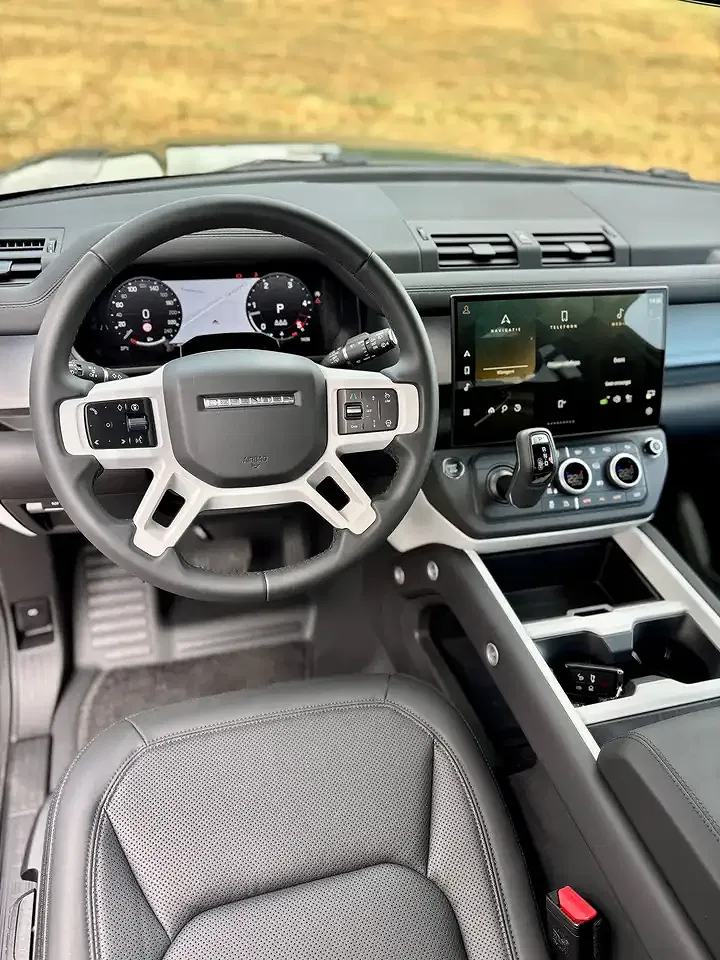 Land Rover Defender - Thumbnail 6