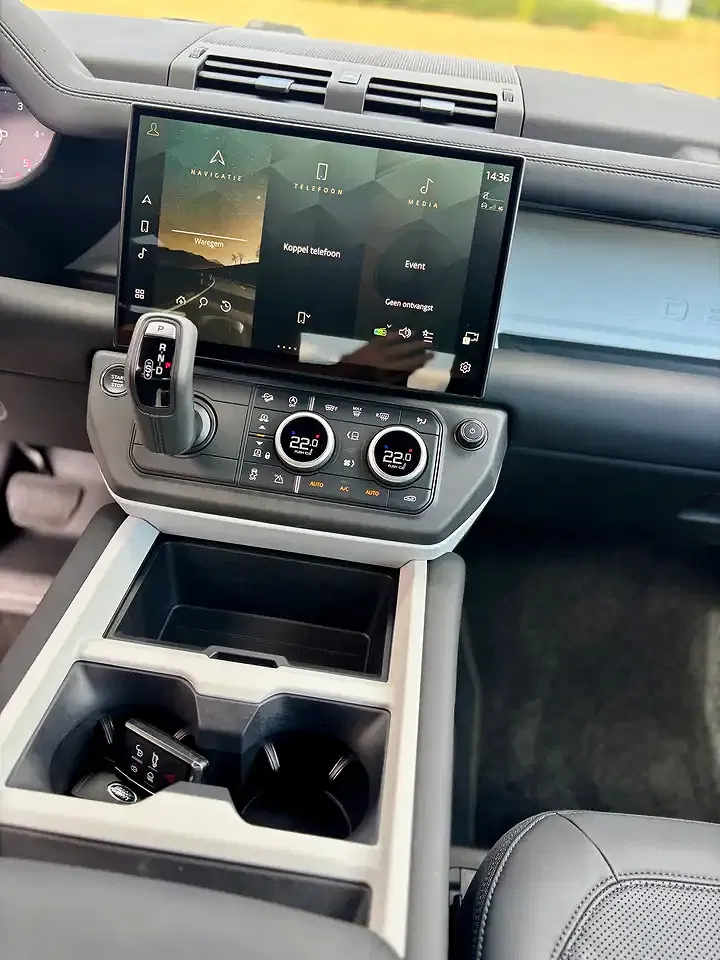 Land Rover Defender - Thumbnail 8