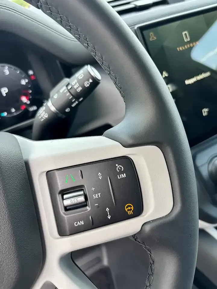 Land Rover Defender - Thumbnail 9