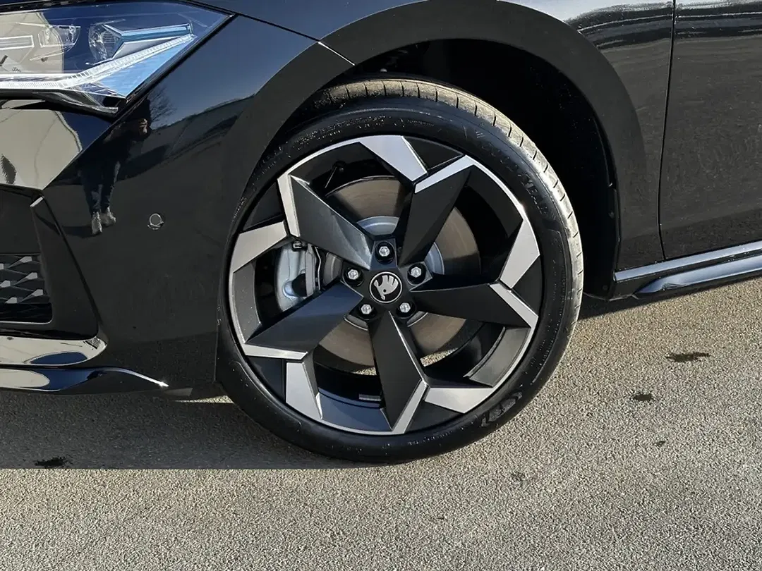 Skoda Superb - Thumbnail 3