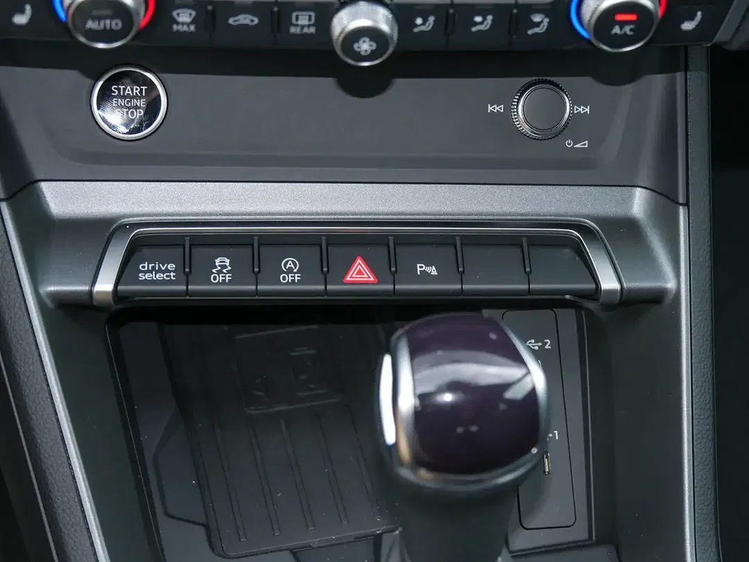 Audi Q3 - Thumbnail 10