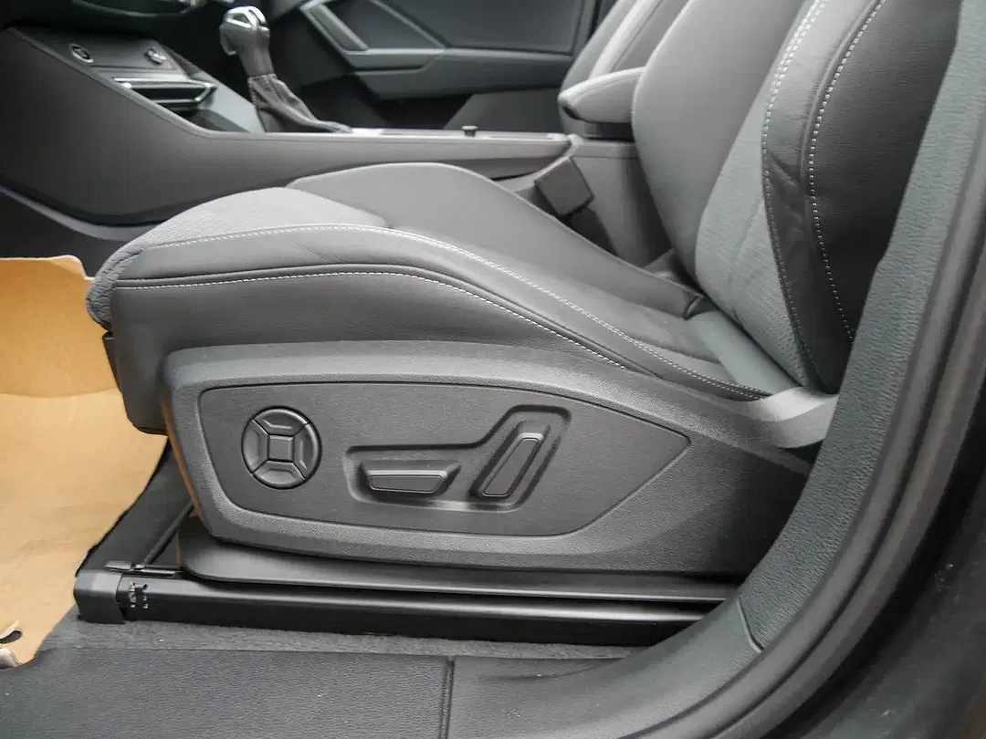 Audi Q3 - Thumbnail 13