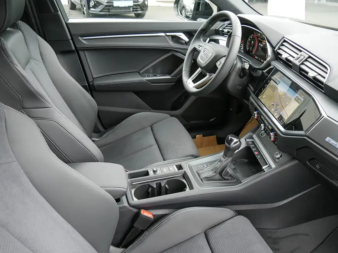 Audi Q3 - Thumbnail 4