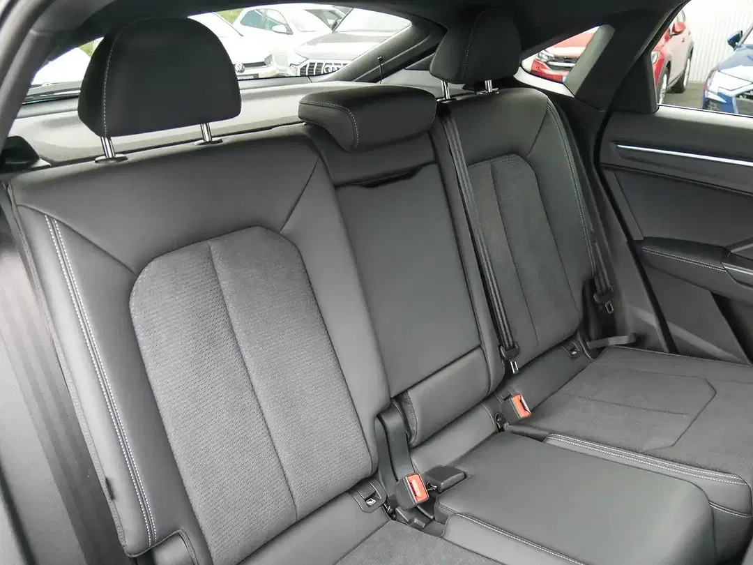 Audi Q3 - Thumbnail 5