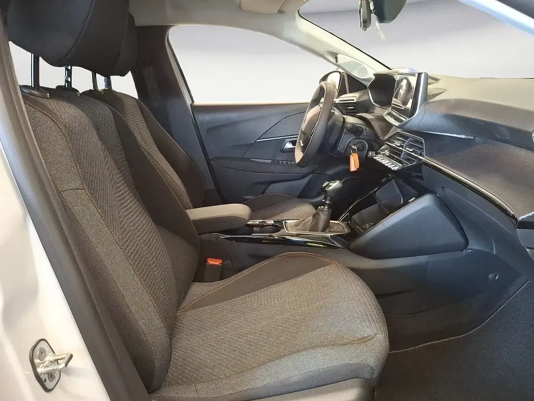 Peugeot 208 - Thumbnail 9