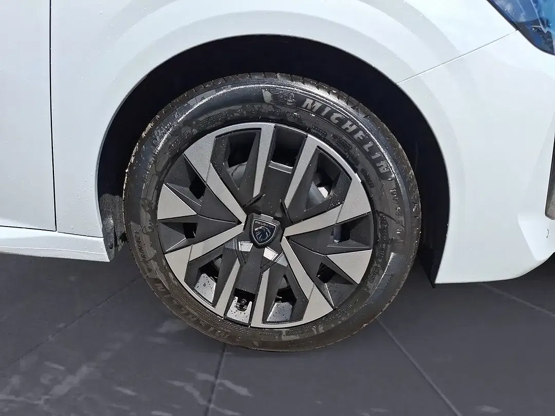 Peugeot 208 - Thumbnail 10
