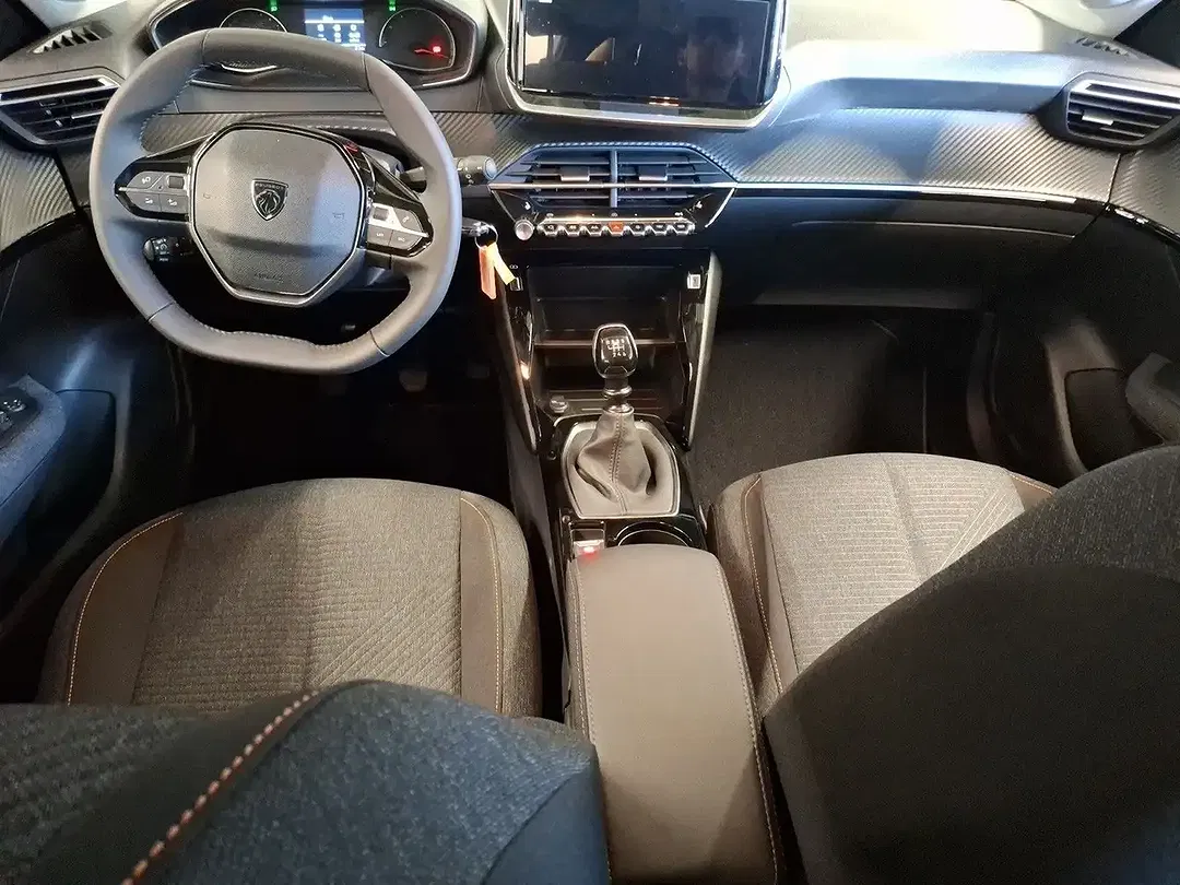 Peugeot 208 - Thumbnail 8