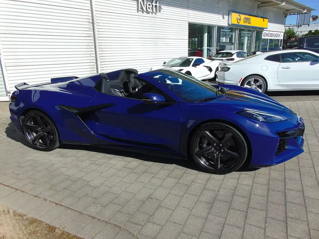 Corvette C8 - Thumbnail 3