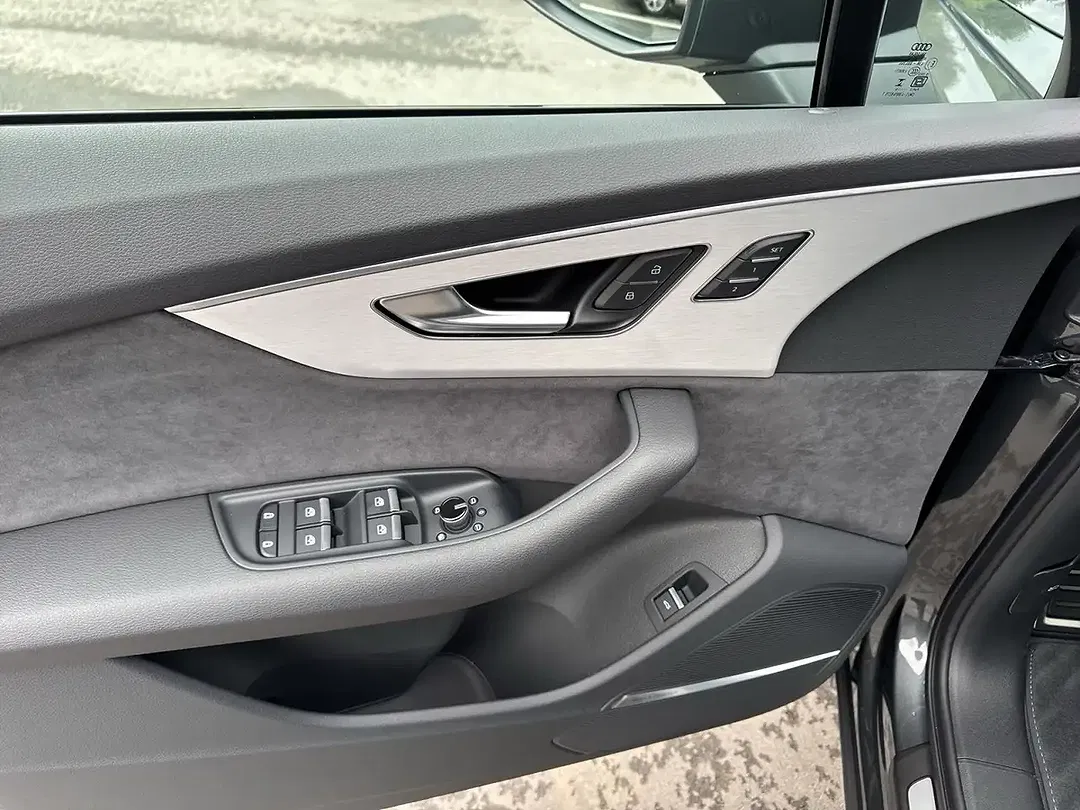 Audi Q7 - Thumbnail 13