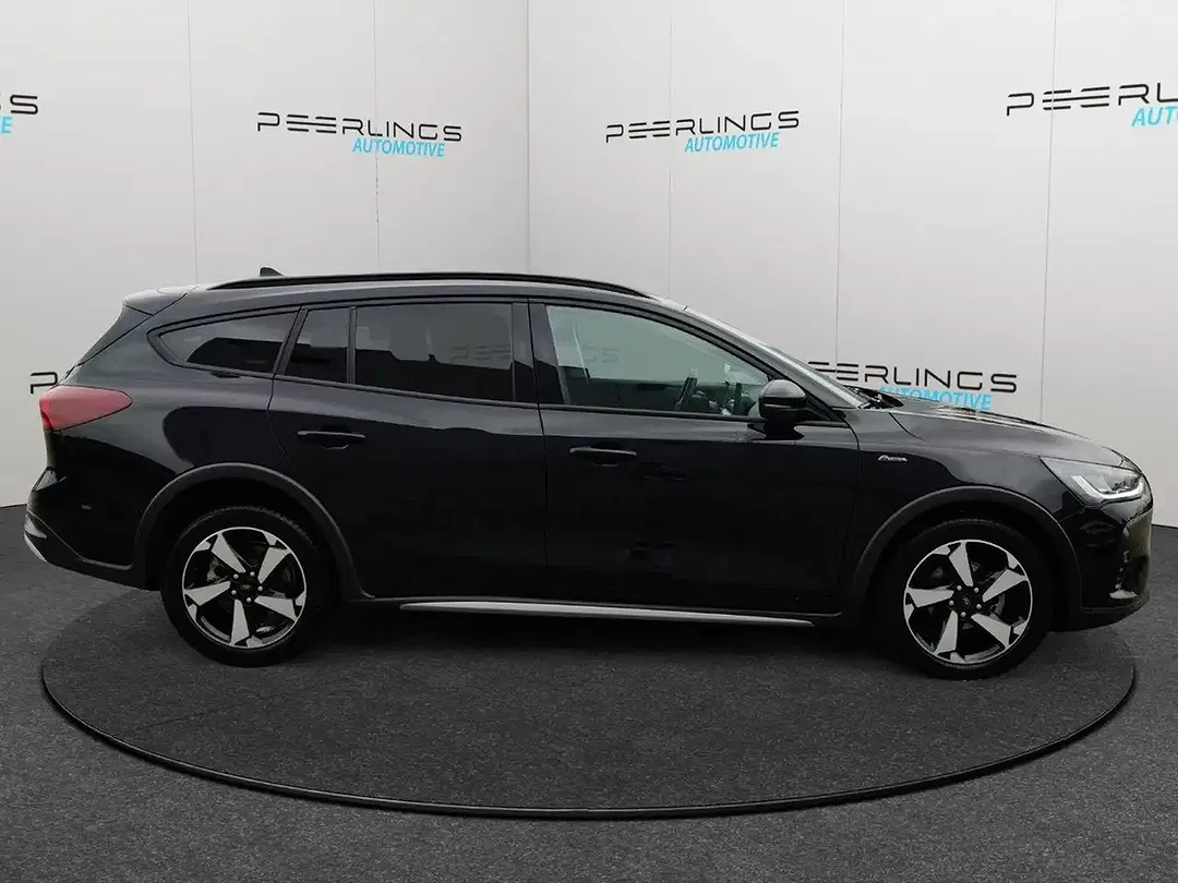 Ford Focus - Thumbnail 9