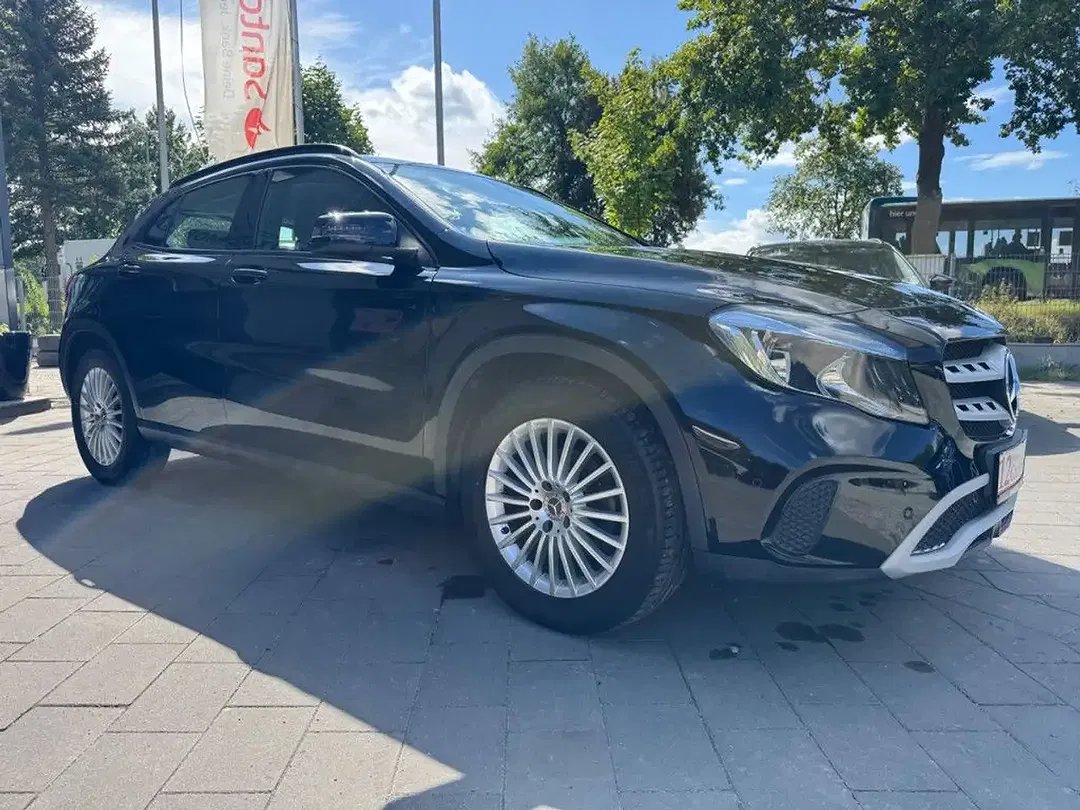 Mercedes-Benz GLA 200 - Thumbnail 4