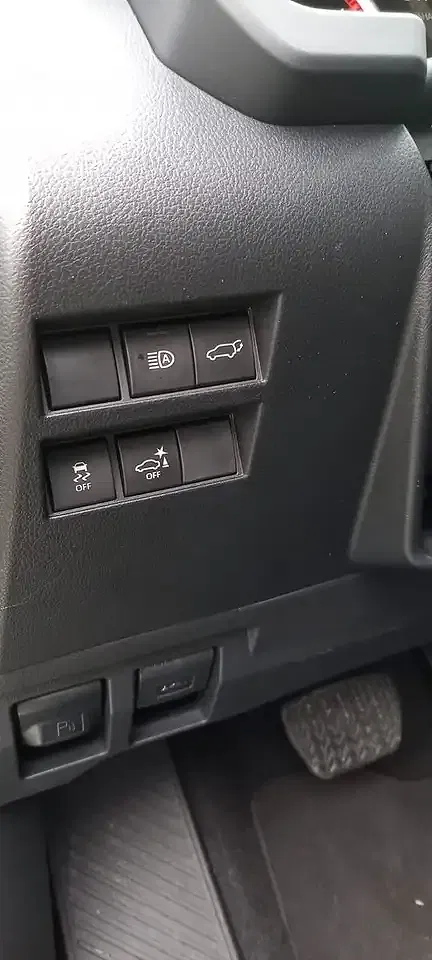 Toyota Land Cruiser - Thumbnail 10